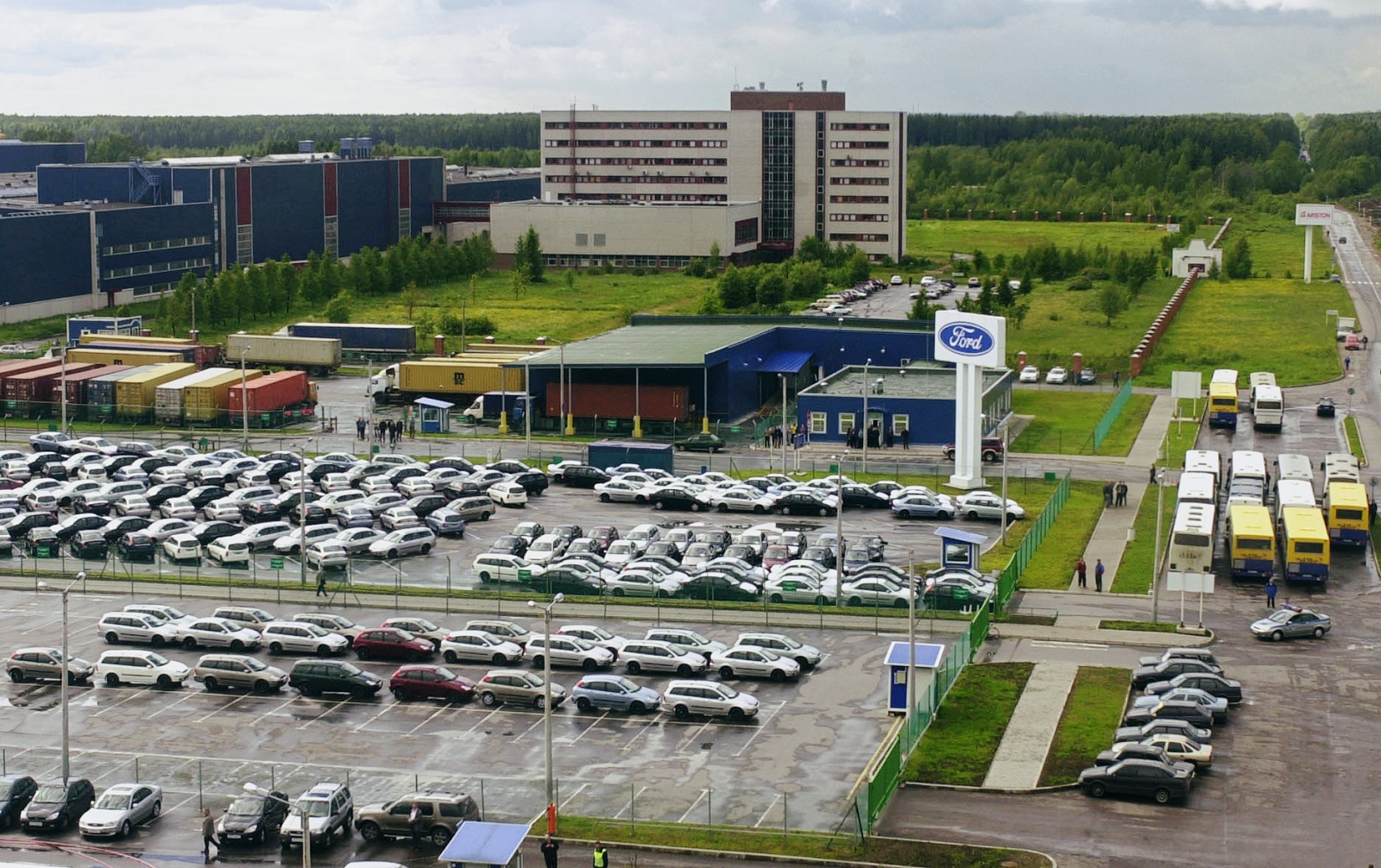 Автоконцерн Ford продает заводы в Ленобласти и Татарстане